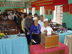 Đại biểu bỏ phiếu tại Đại hội